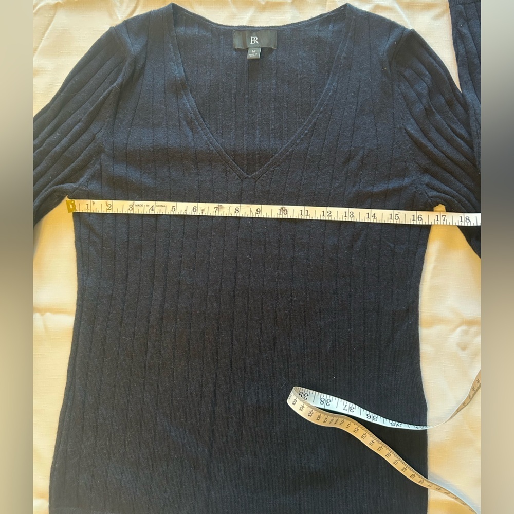 Banana Republic Navy V-Neck Knit Top - Picture 9 of 11